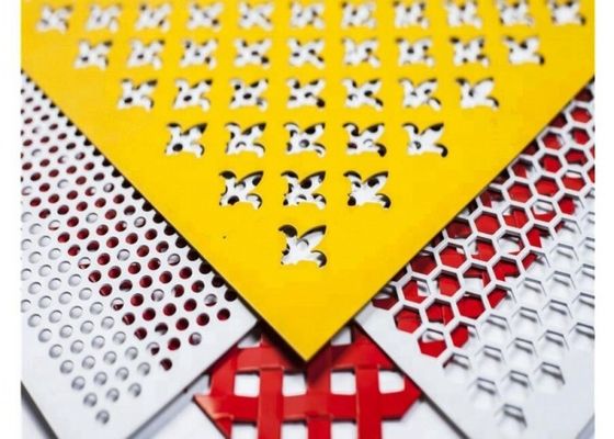 Slotted Hole Punched Metal Screen อะลูมิเนียม Perforated Panels หลายสี