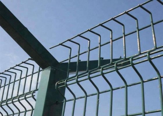 4.0m 5.2m แผงลวดตาข่ายเคลือบพลาสติกแผงรั้วตาข่ายความปลอดภัยสนามบิน