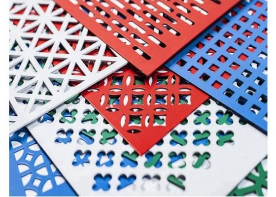 Slotted Hole Punched Metal Screen อะลูมิเนียม Perforated Panels หลายสี