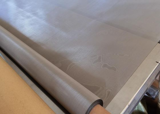 สกรีนเครือสายเหล็กดัดเหล็กแบบยืดหยุ่นในม้วนที่มีประเภทผ้าที่แตกต่างกัน สําหรับการใช้ในการกรองอุตสาหกรรม