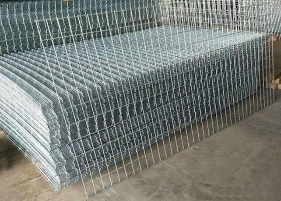 ตาข่ายลวดเชื่อมชุบสังกะสีขนาด 4&#39; X 8&#39; ที่มีขนาดตาข่ายสม่ำเสมอสำหรับการเสริมแรง