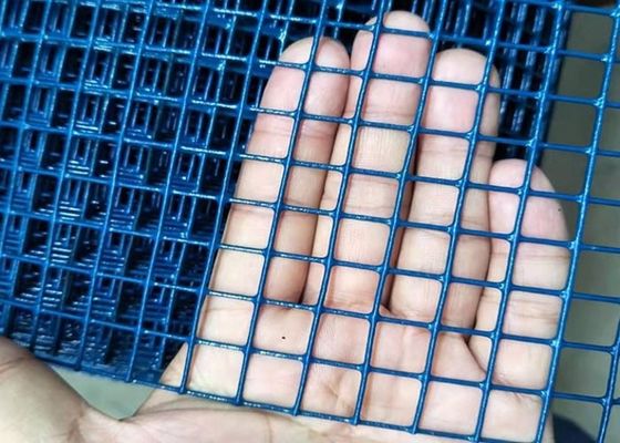 Anti Rust สีเขียว สีดํา สีฟ้า สายไหม welded สําหรับสวน / สนามการแข่งขัน