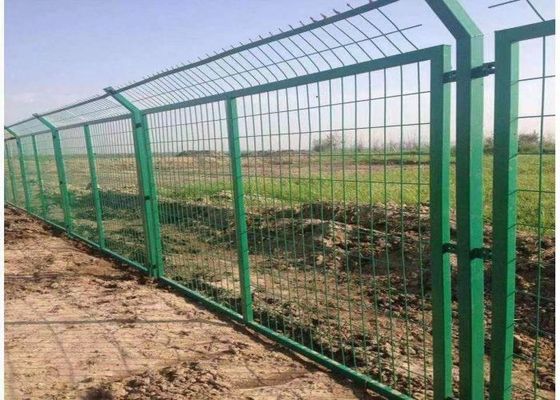 รั้วอุตสาหกรรมที่แข็งแกร่ง สแตนเลส สายไหม welded สําหรับความปลอดภัยและความทนทาน