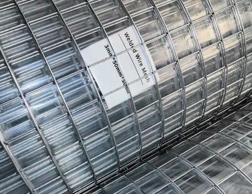 ตาข่ายลวดเชื่อมแบบมีรูสี่เหลี่ยมเคลือบ PVC ขนาดรู 1/4'', 3/8'' และ 3/4'' สำหรับกรงรักษาความปลอดภัยและกรงสัตว์