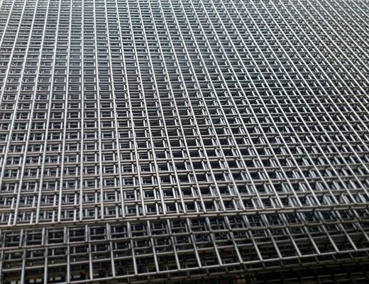 โลหะคาร์บอนต่ํา แกลวนไซด์ สายไหม Mesh ใบสําหรับการก่อสร้างในแผ่นหรือม้วน