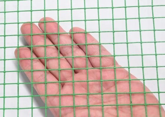 ตาข่ายลวดเชื่อมแบบมีรูสี่เหลี่ยมเคลือบ PVC ขนาดรู 1/4'', 3/8'' และ 3/4'' สำหรับกรงรักษาความปลอดภัยและกรงสัตว์